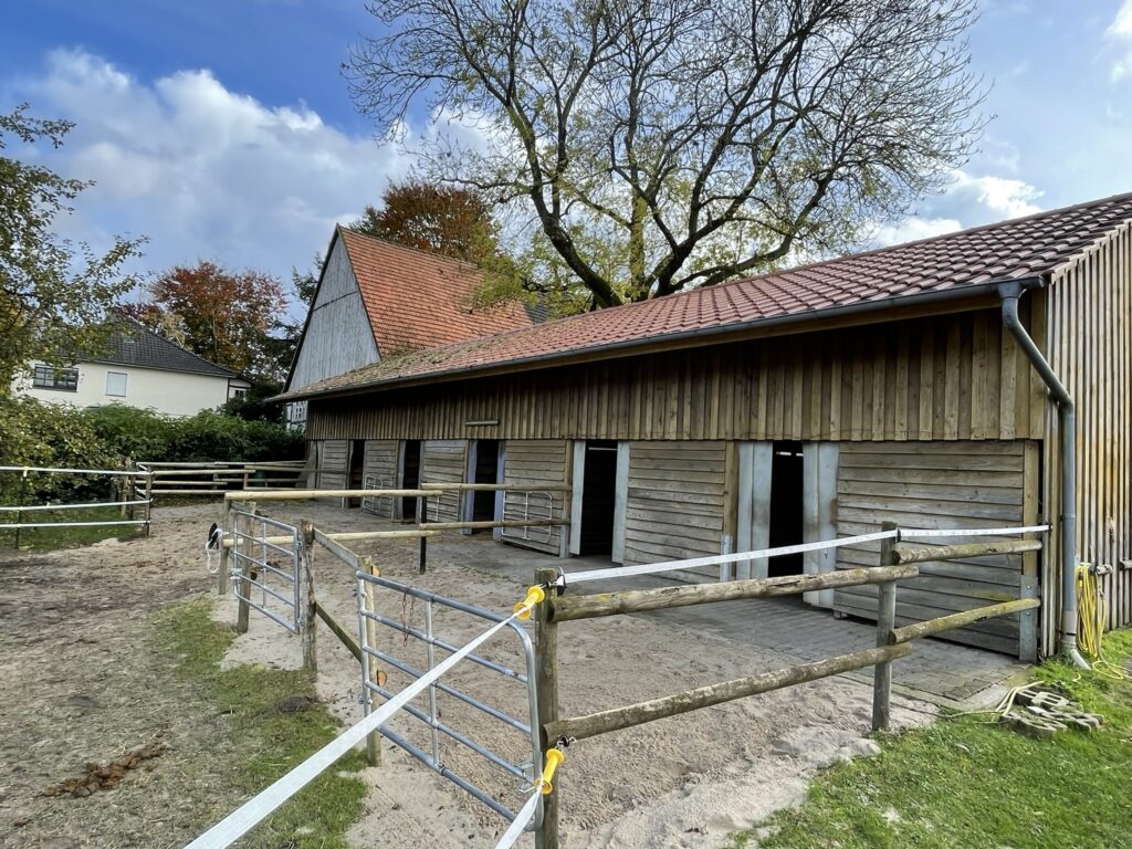 Offenstall außen